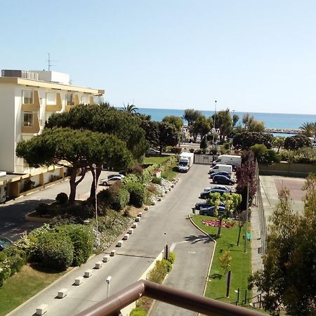 Apartment Heliotel Marine 4* Bord de Mer Saint-Laurent-du-Var Buitenkant foto